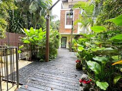 Lornie Road (D11), Terrace #513044151